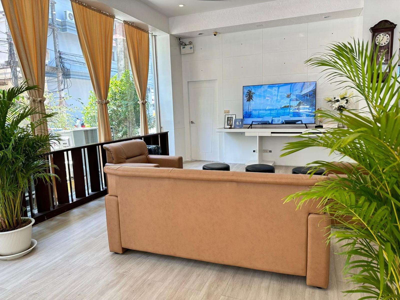 Issara Patong Beach Exterior photo