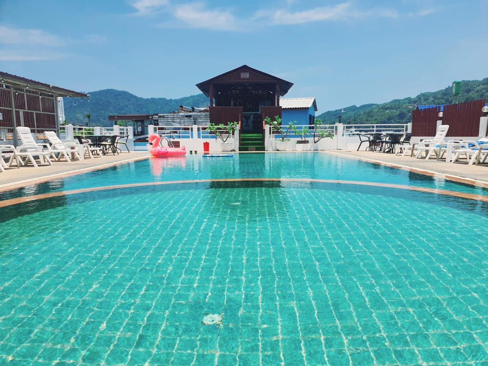 Issara Patong Beach Exterior photo