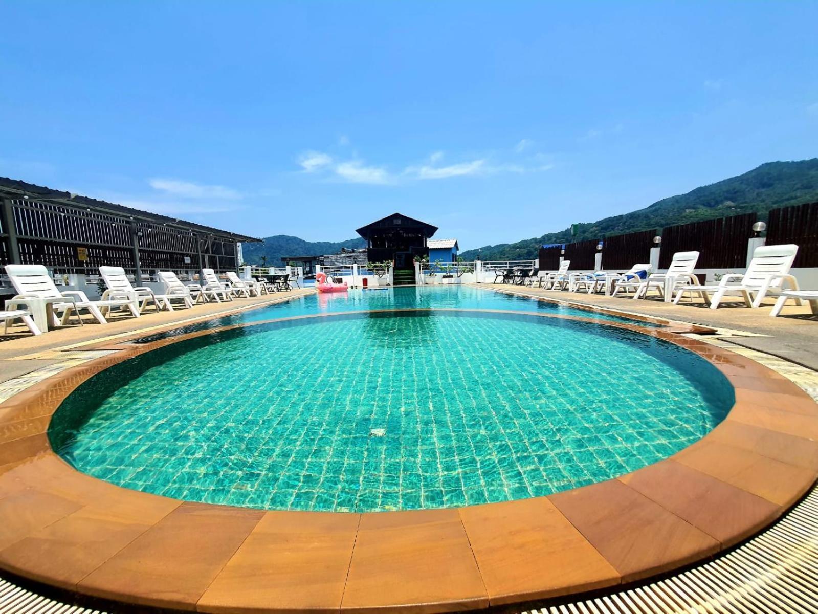 Issara Patong Beach Exterior photo