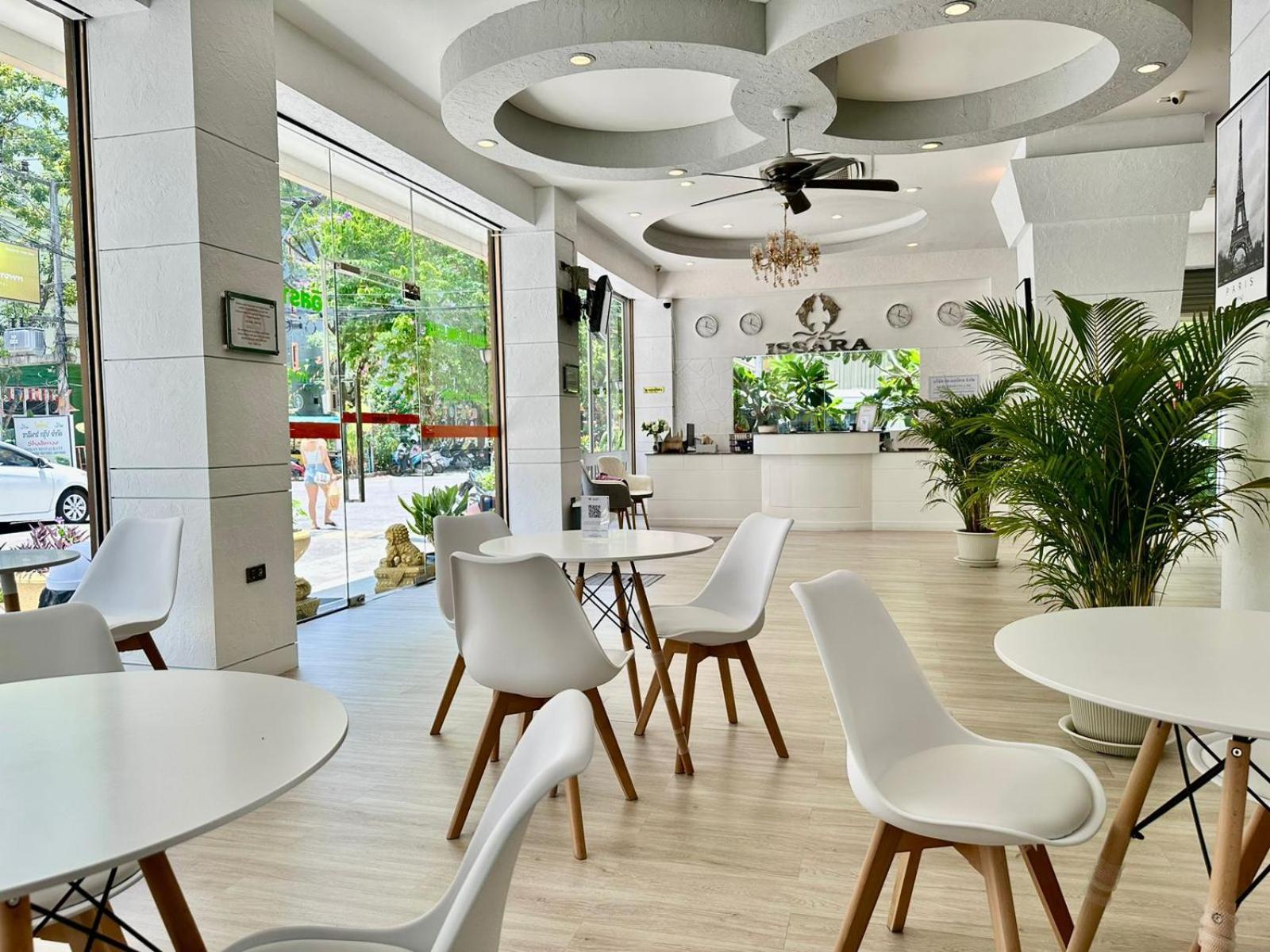 Issara Patong Beach Exterior photo