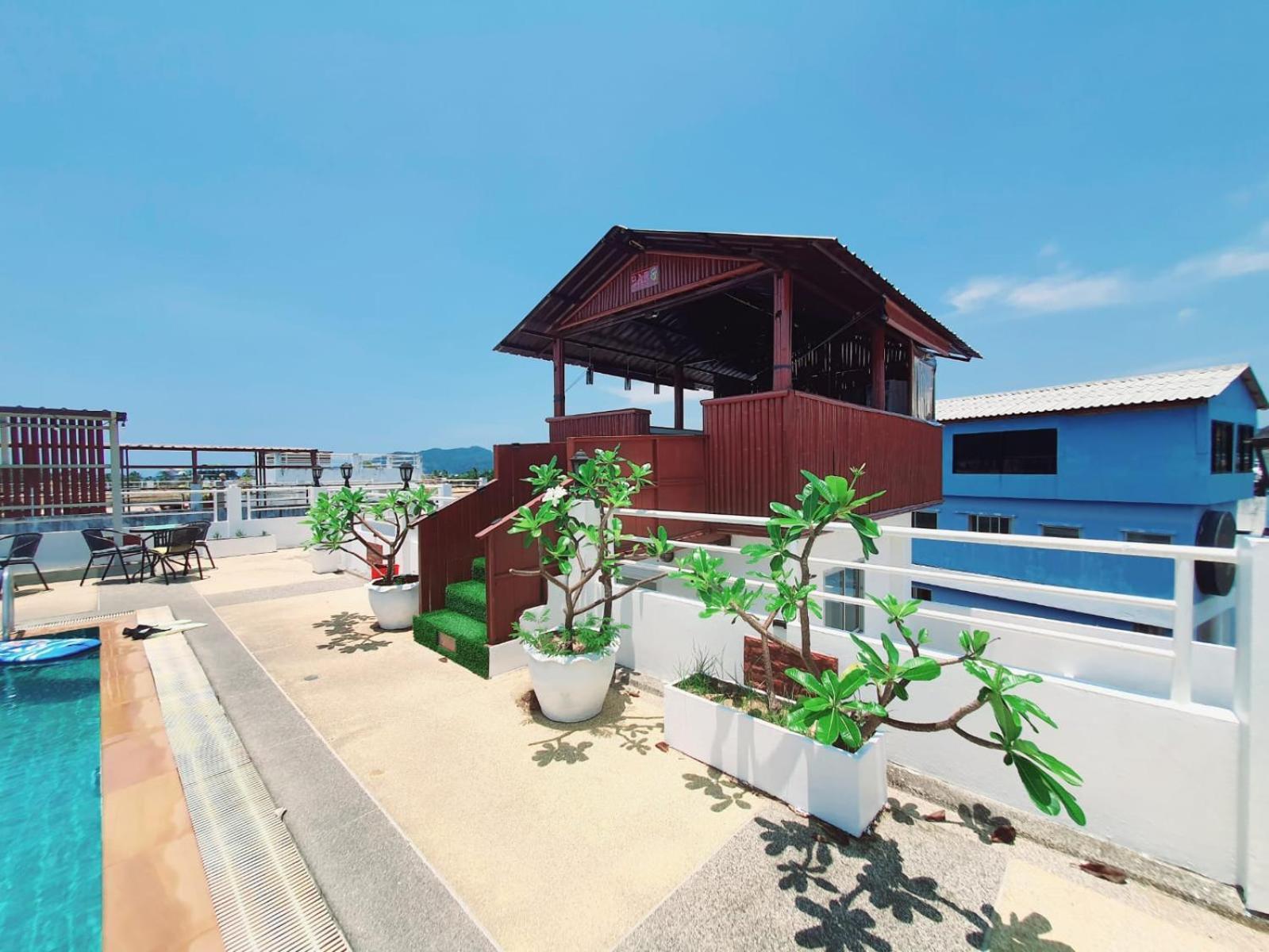Issara Patong Beach Exterior photo