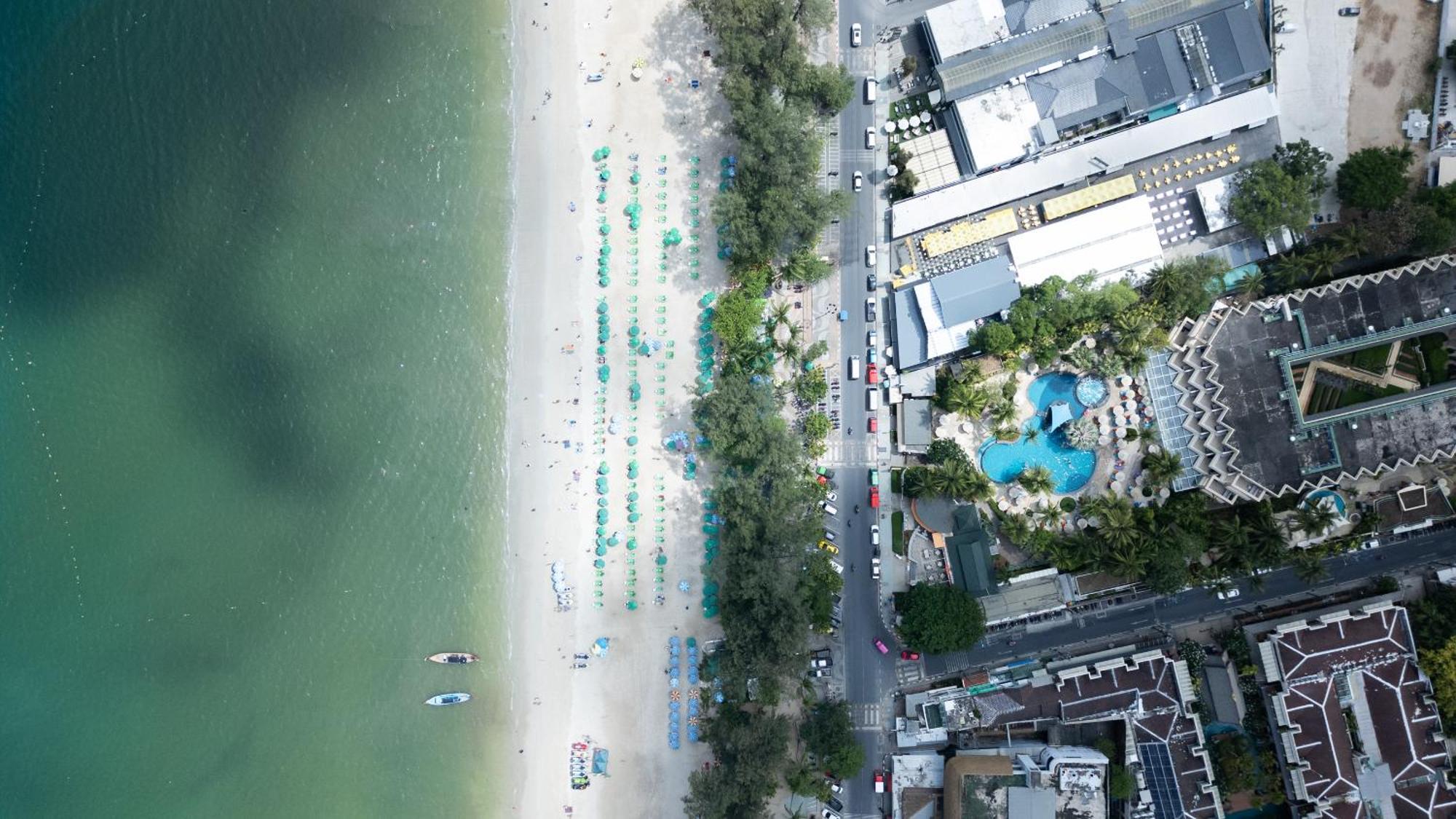 Issara Patong Beach Exterior photo
