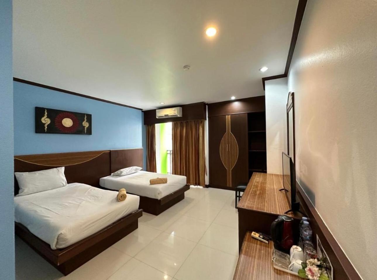 Issara Patong Beach Exterior photo
