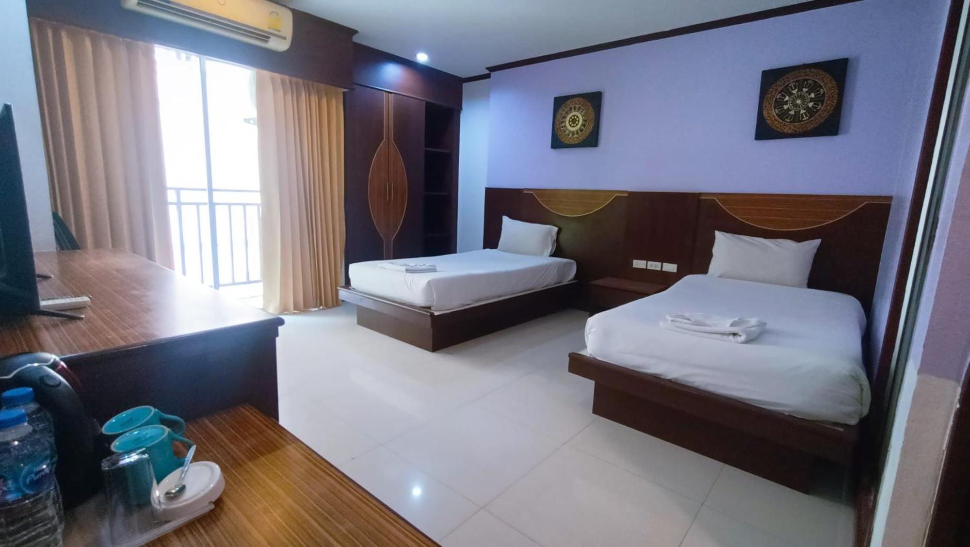Issara Patong Beach Exterior photo