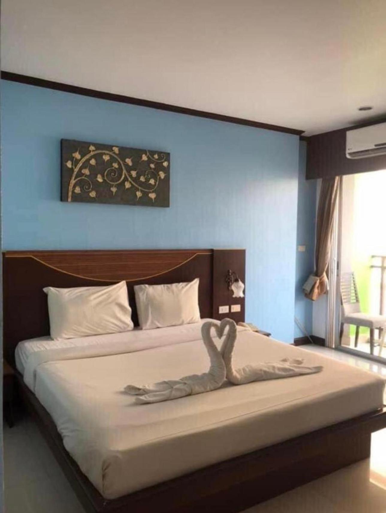 Issara Patong Beach Exterior photo