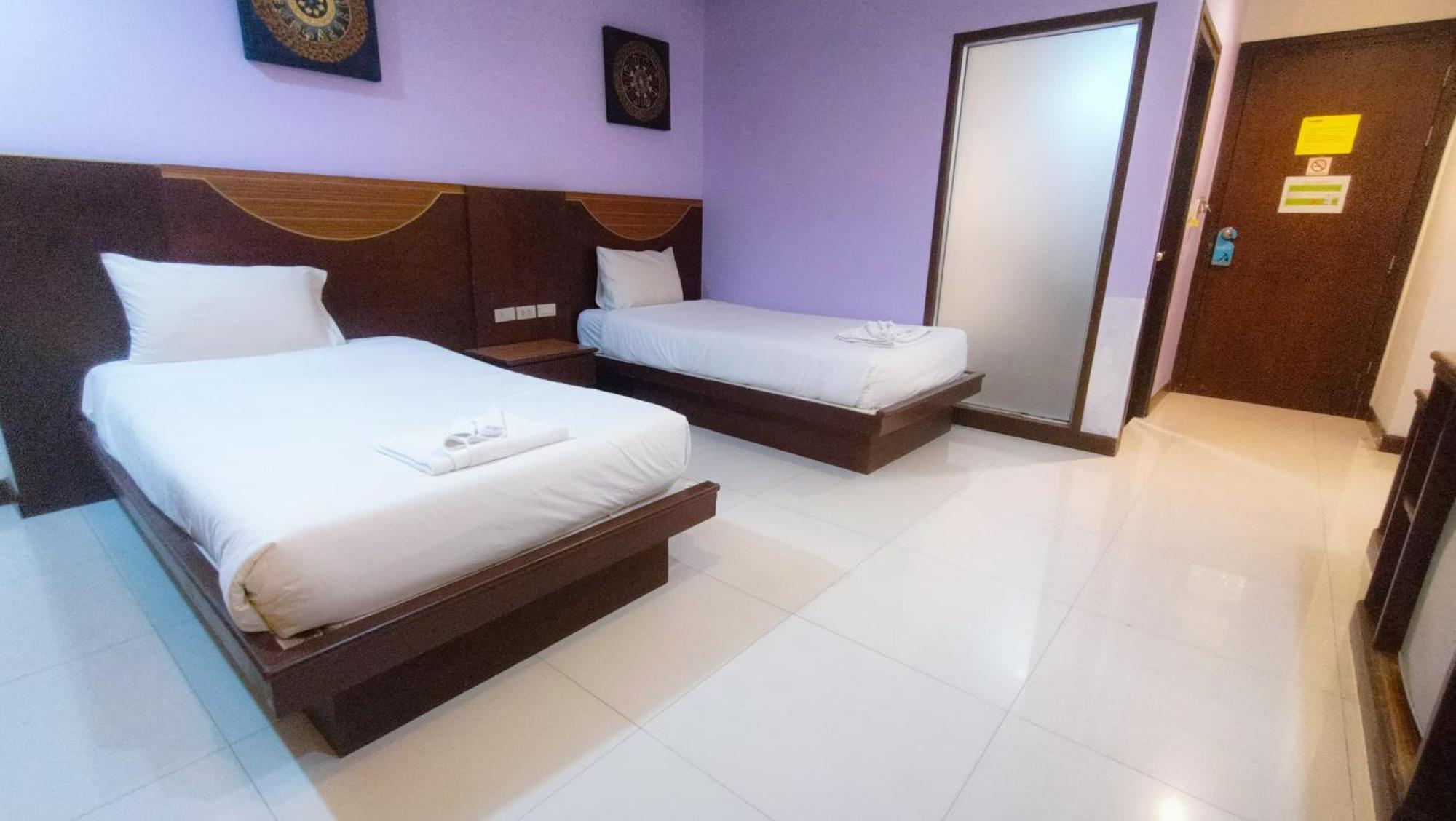 Issara Patong Beach Exterior photo