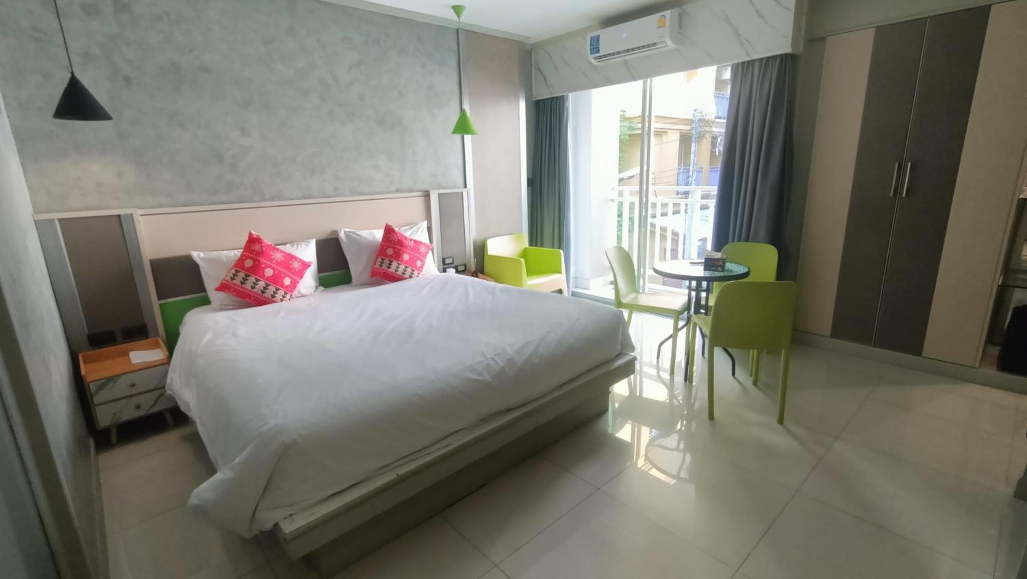 Issara Patong Beach Exterior photo