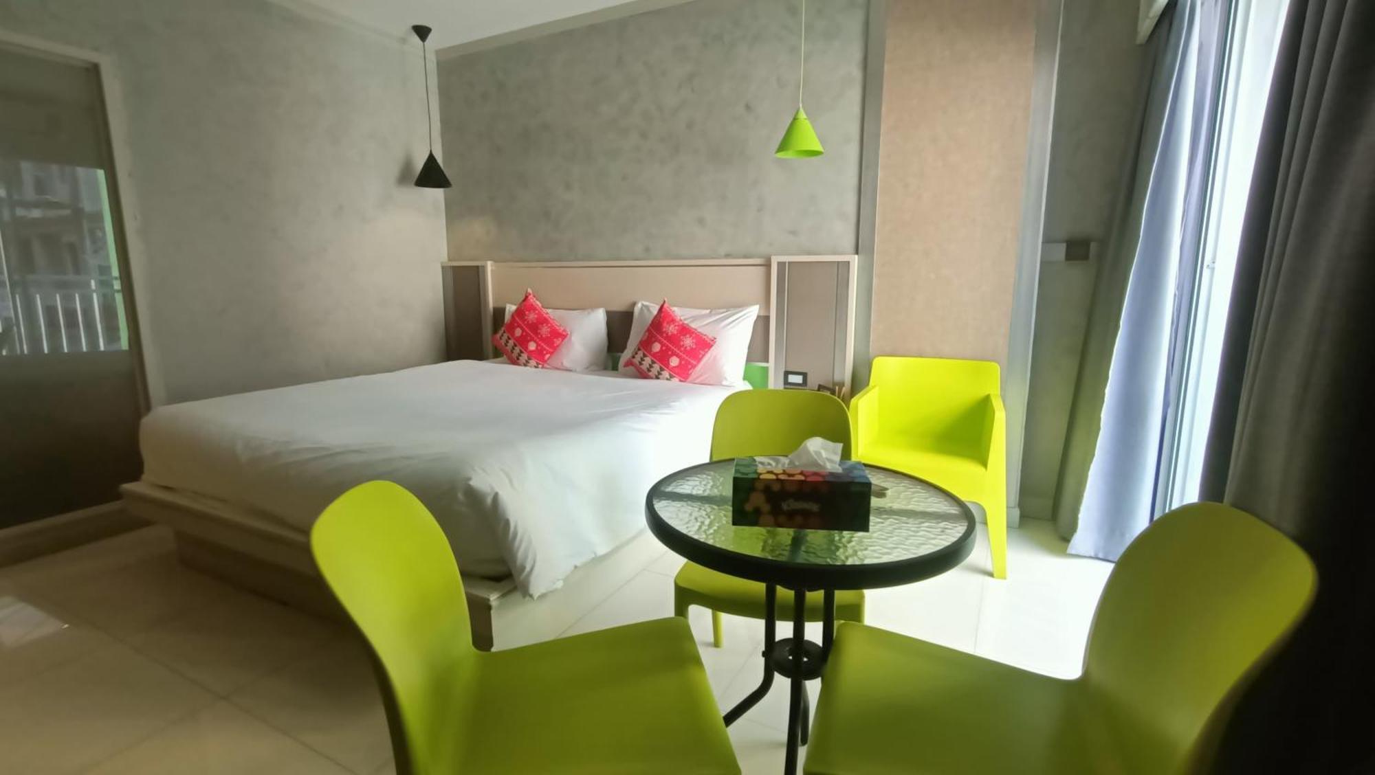 Issara Patong Beach Exterior photo