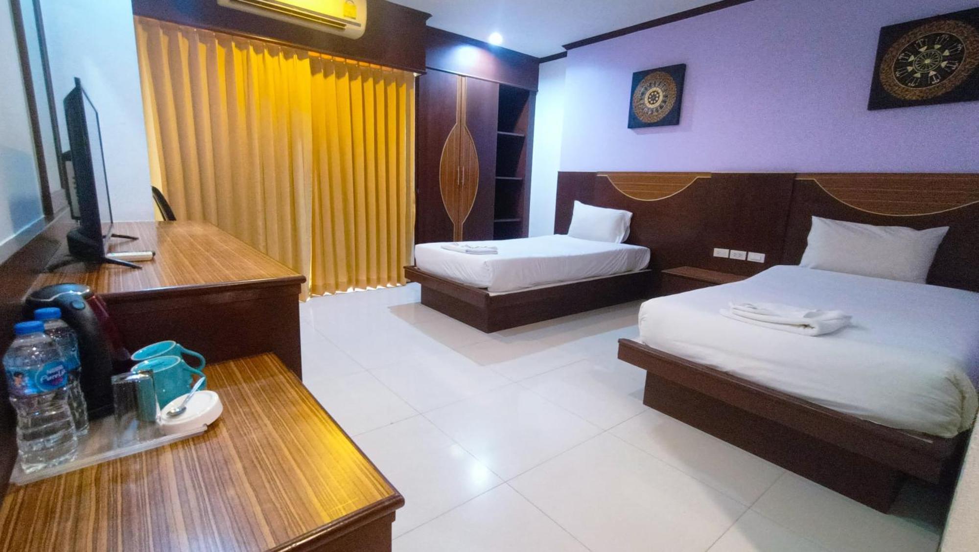Issara Patong Beach Exterior photo
